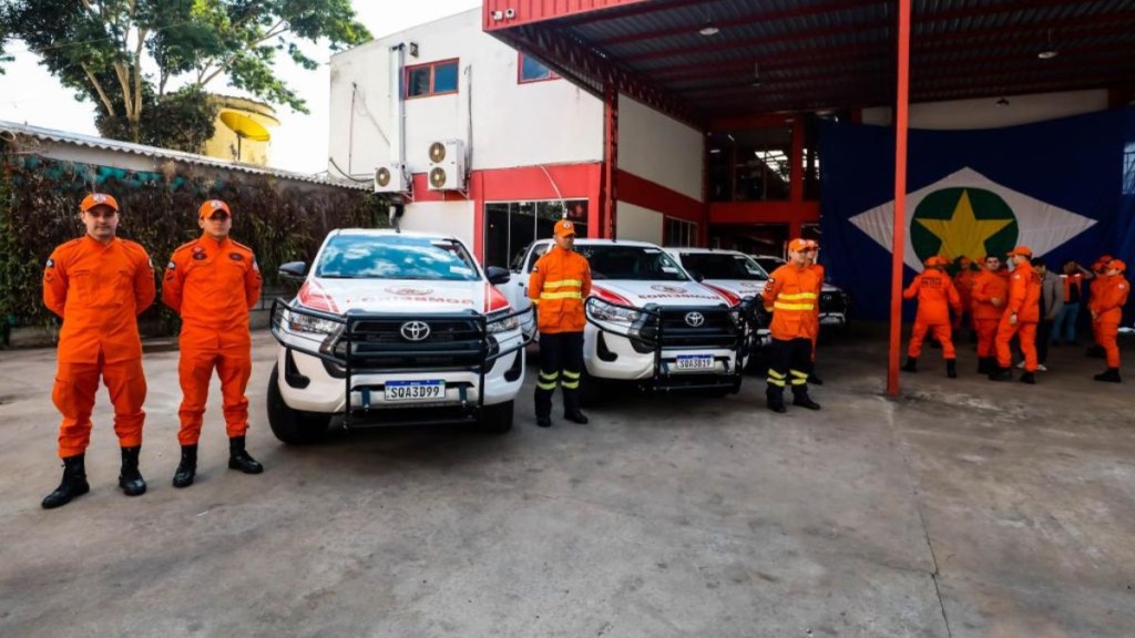 entrega de viatura combate incêndios florestais foto corpo de bombeiros de mato grosso